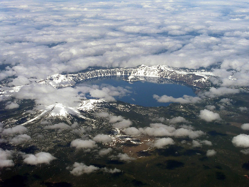 800px-Crater_Lake_2